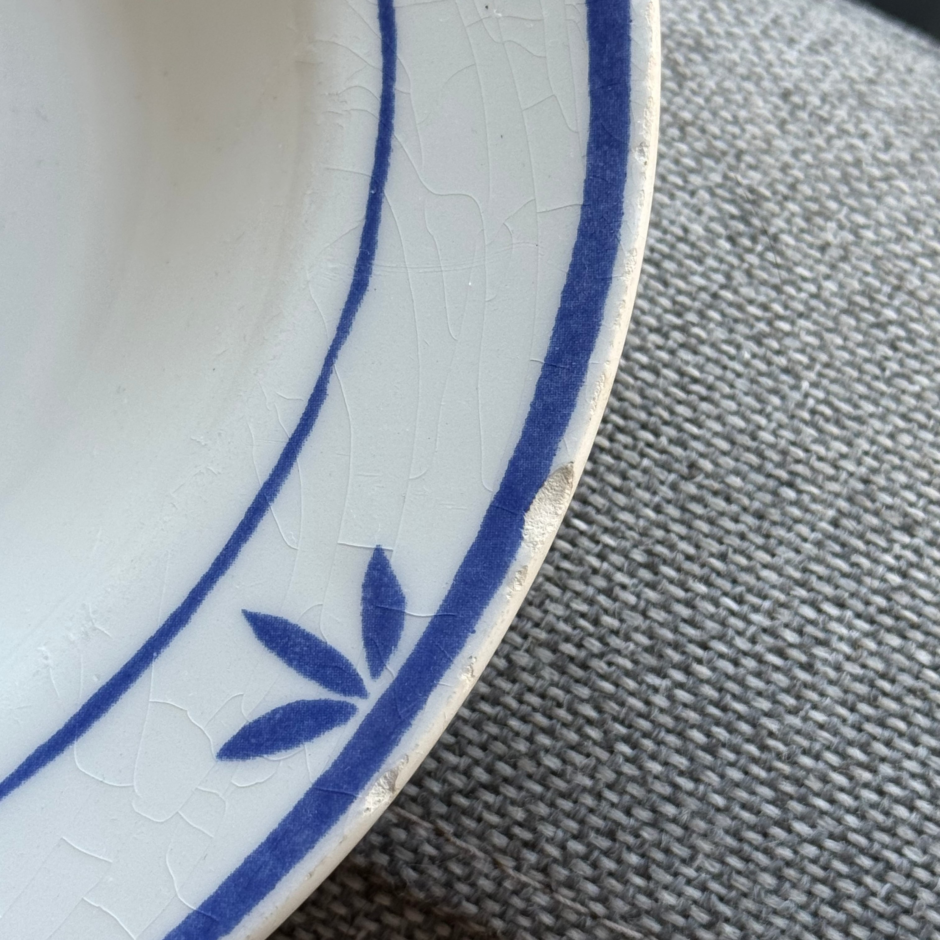 Italiensk vintage dyb fajance tallerken