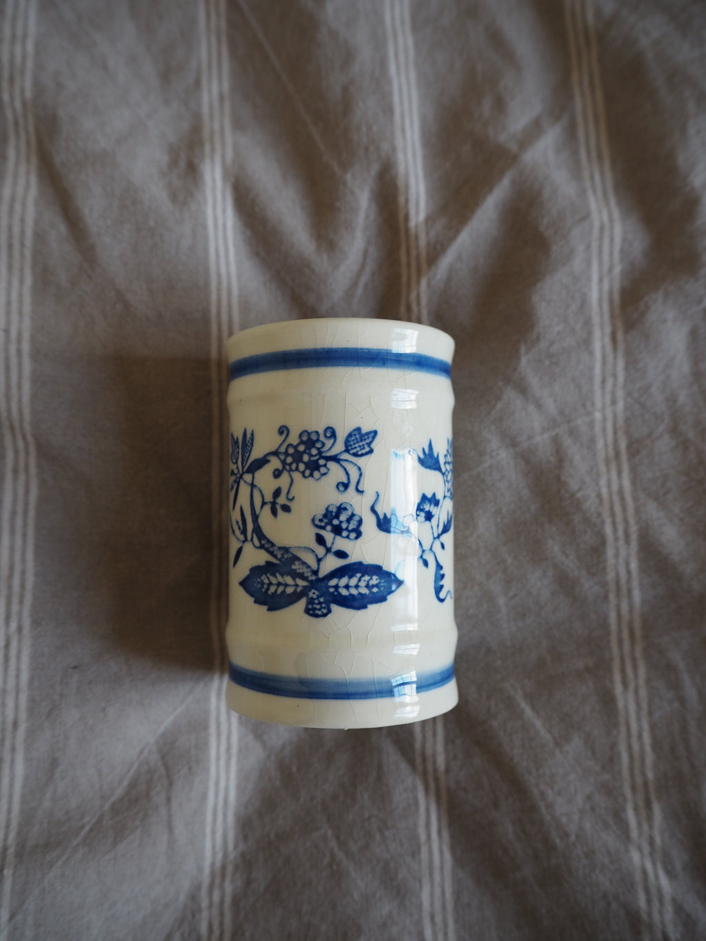 Mini fajance vase m. blå blomster