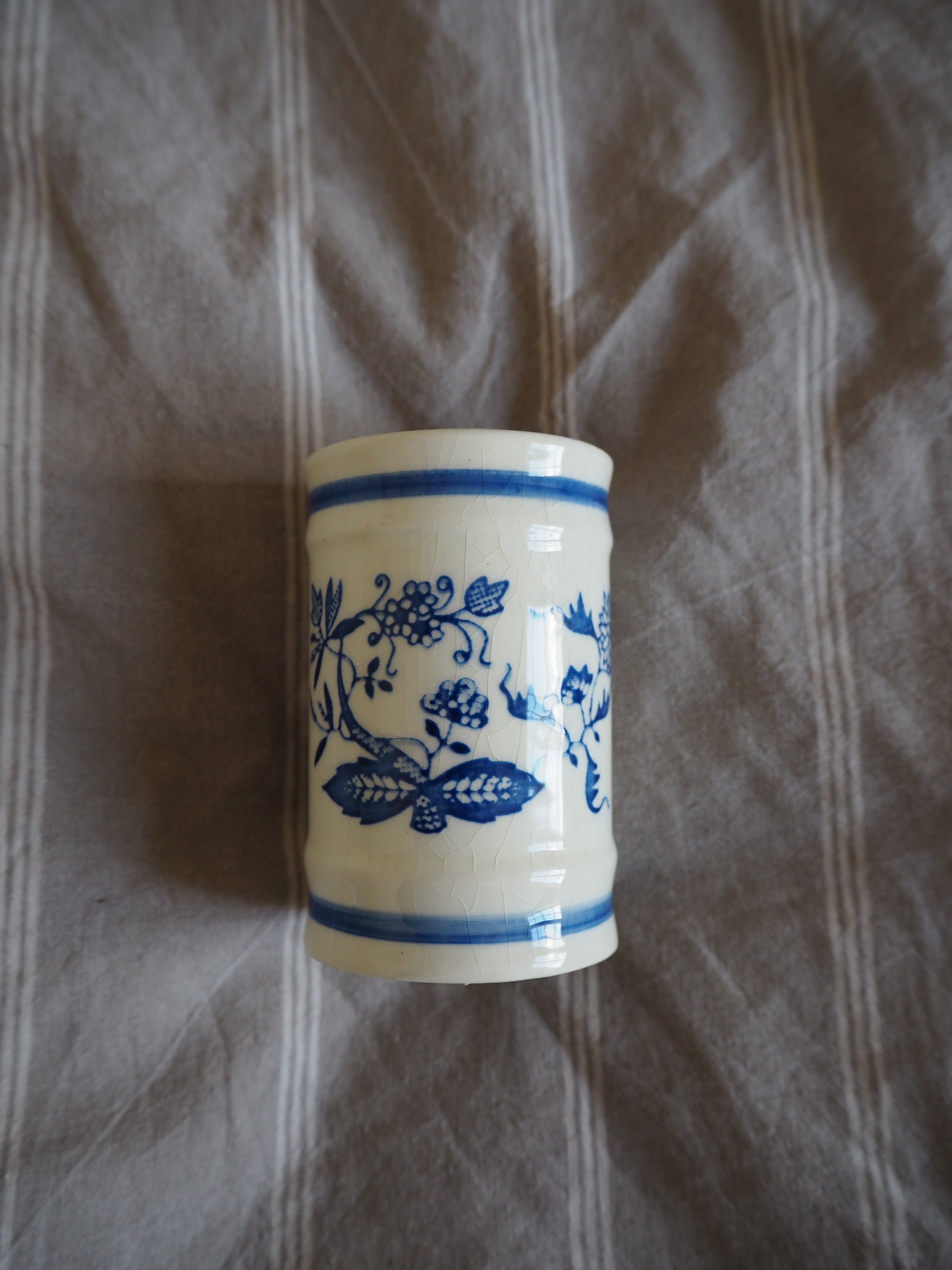 Mini fajance vase m. blå blomster