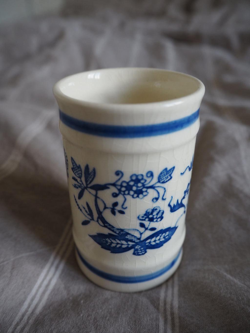 Mini fajance vase m. blå blomster