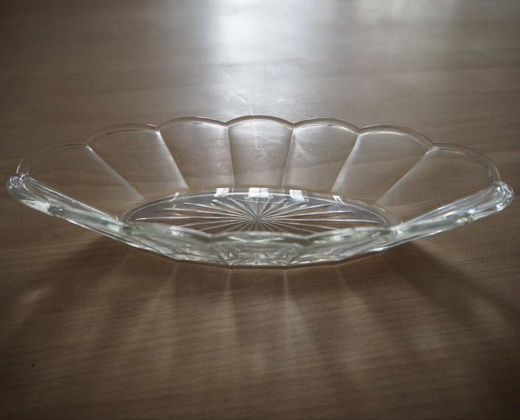 Oval glasfad med tillukket stjerne