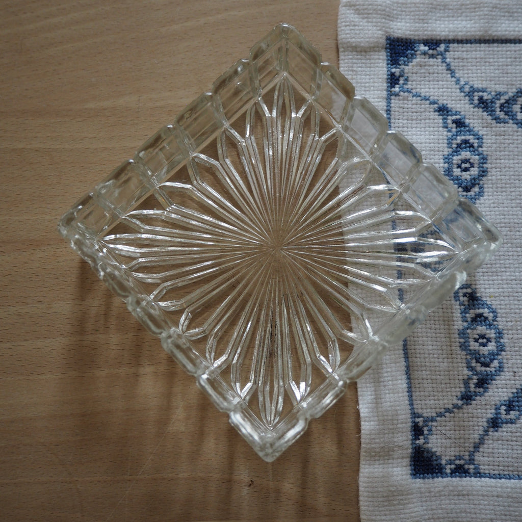 Kvadratisk glasskål