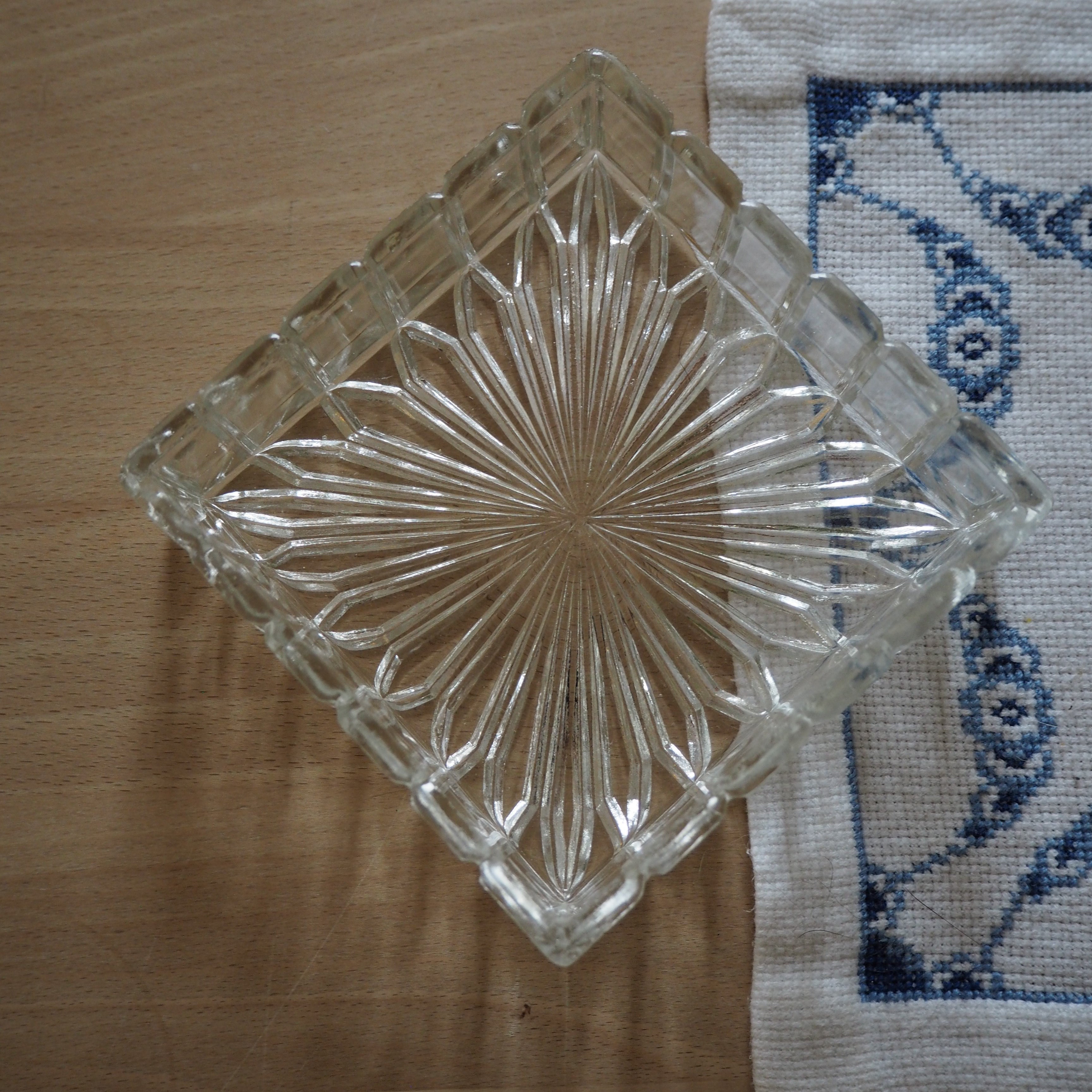 Kvadratisk glasskål