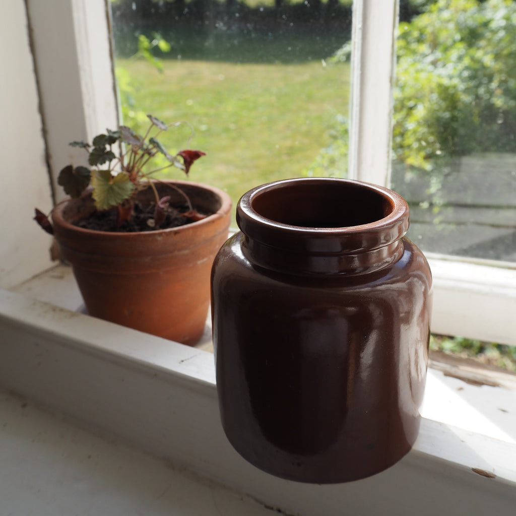 Brun mini krukke