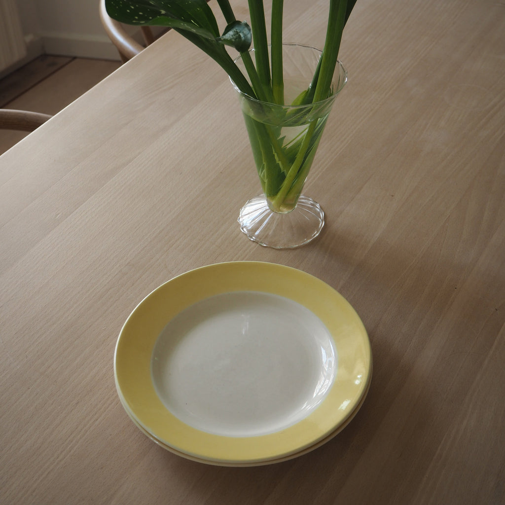 Tyske frokosttallerkener m. gul kant