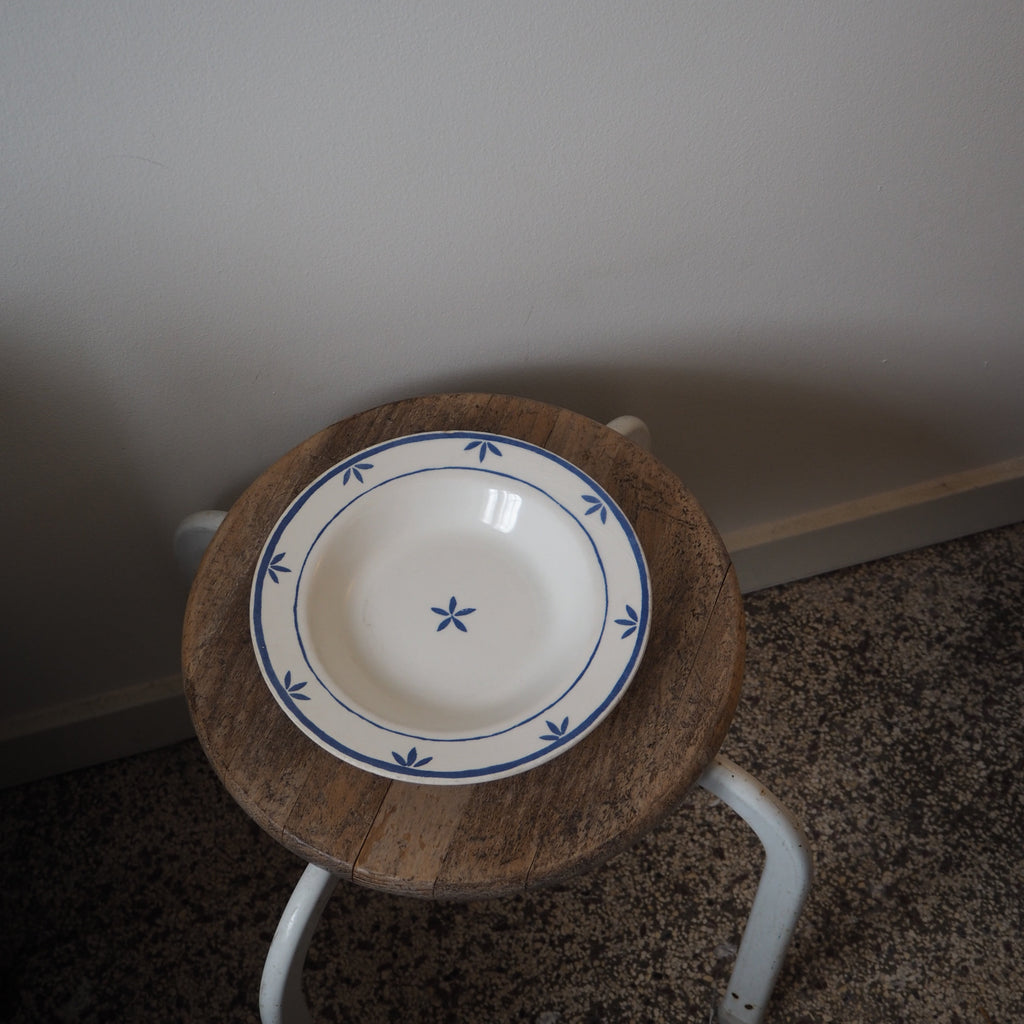 Italiensk vintage dyb fajance tallerken