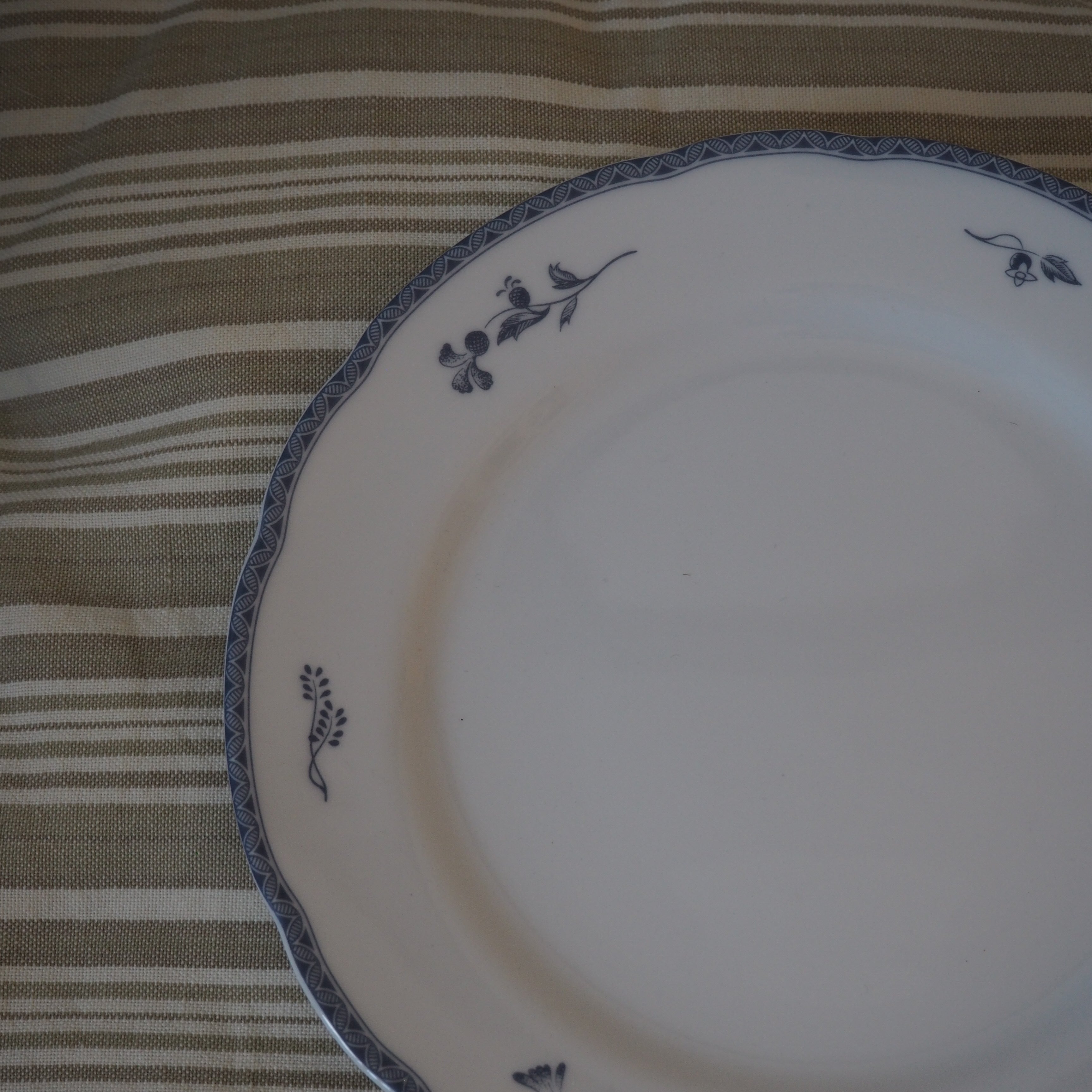 Svensk porcelæns frokosttallerken