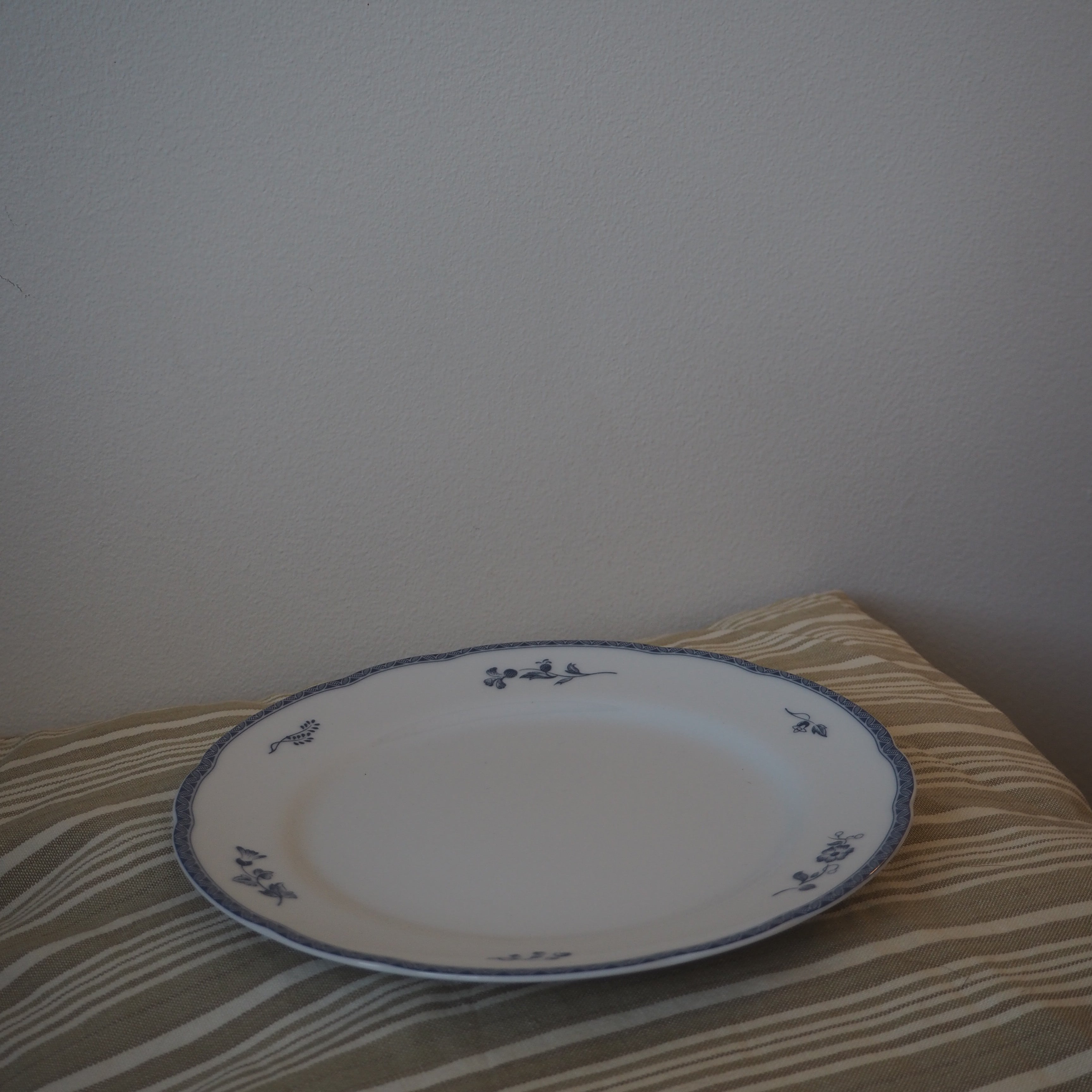 Svensk porcelæns frokosttallerken
