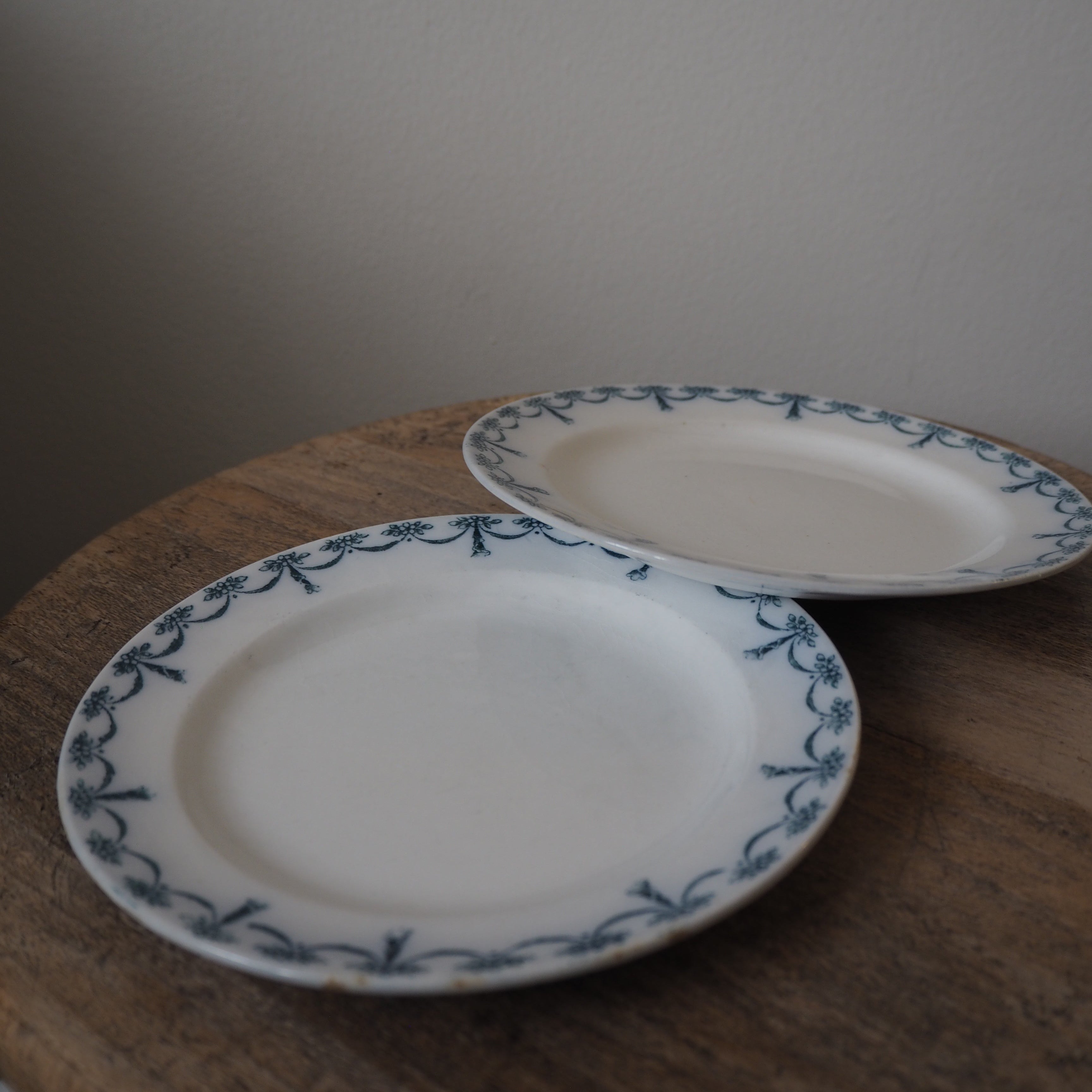 Engelsk Cetem Ware fajance desserttallerkener