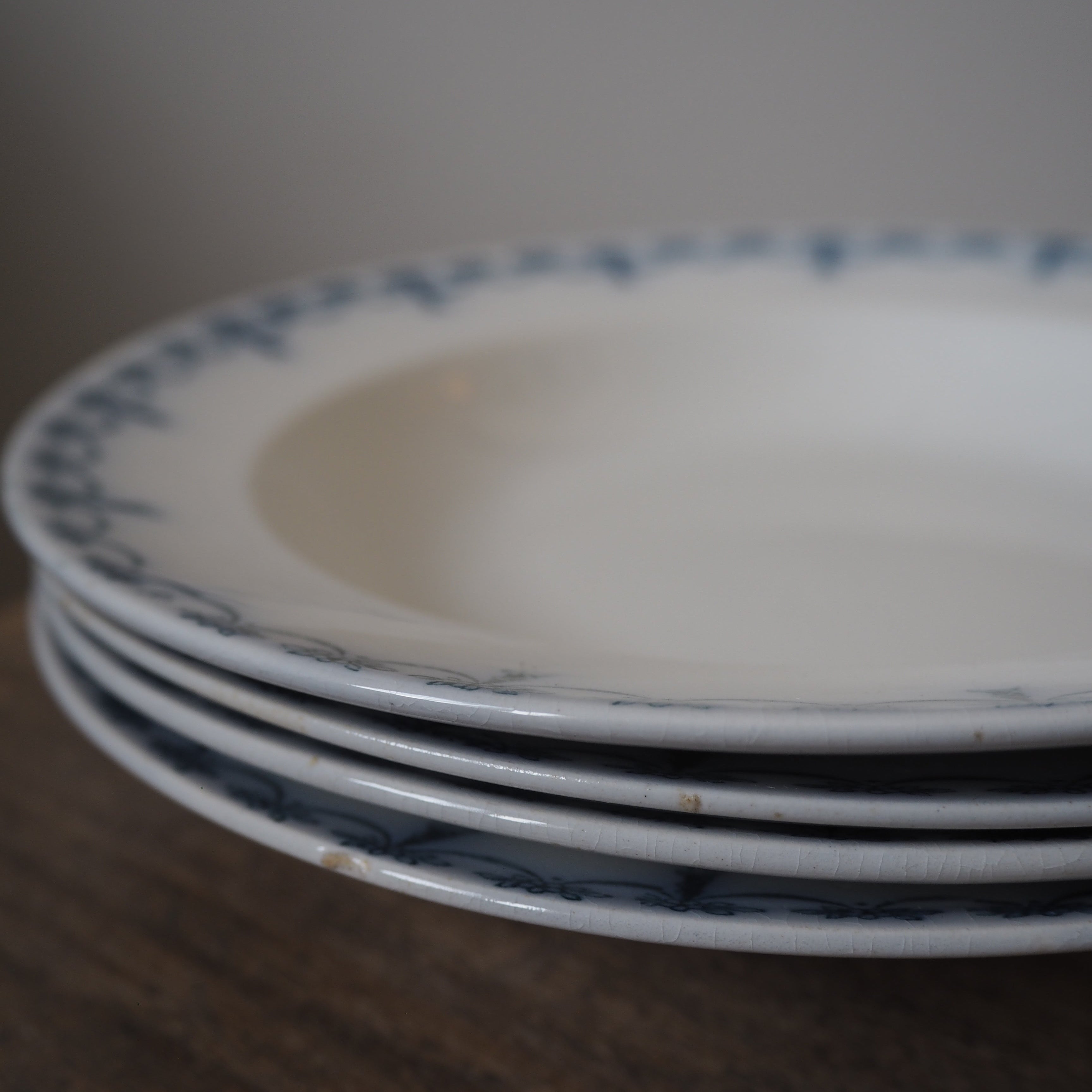 Engelsk Cetem Ware fajance dybe tallerkener