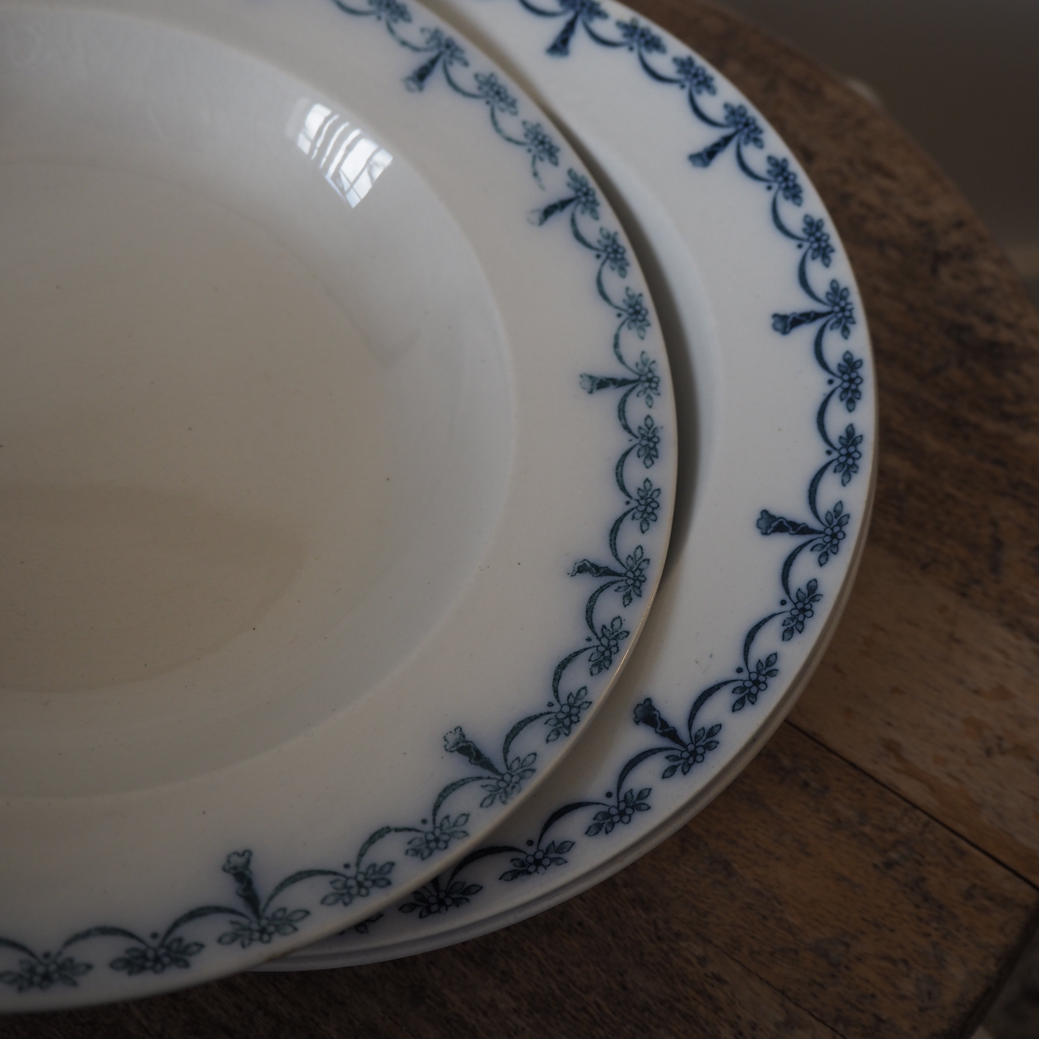 Engelsk Cetem Ware fajance dybe tallerkener