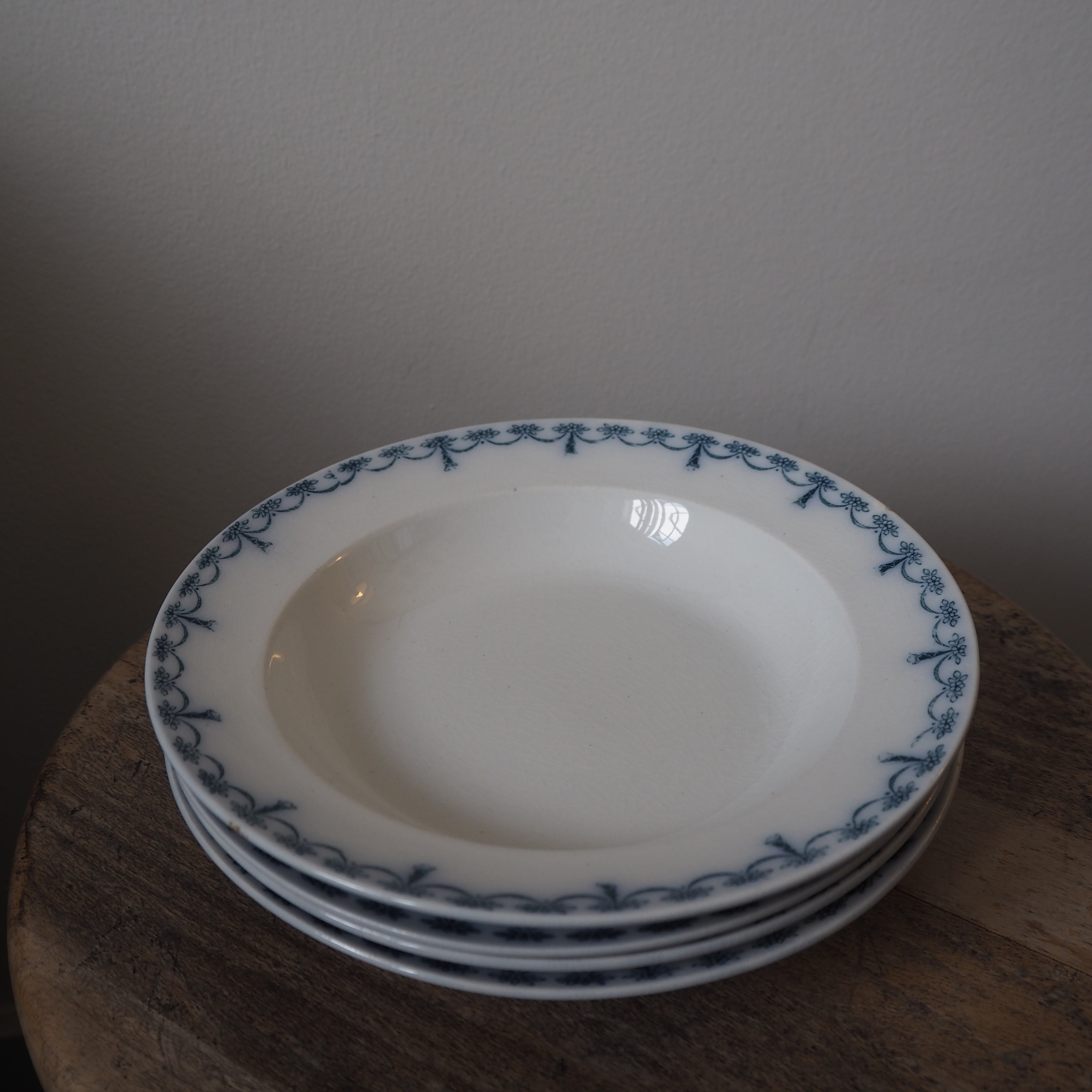 Engelsk Cetem Ware fajance dybe tallerkener