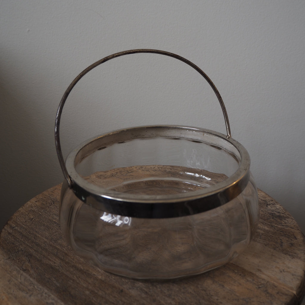 Antik glasskål m. metalhank