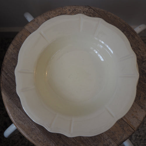 Cremefarvet dybe tallerkener