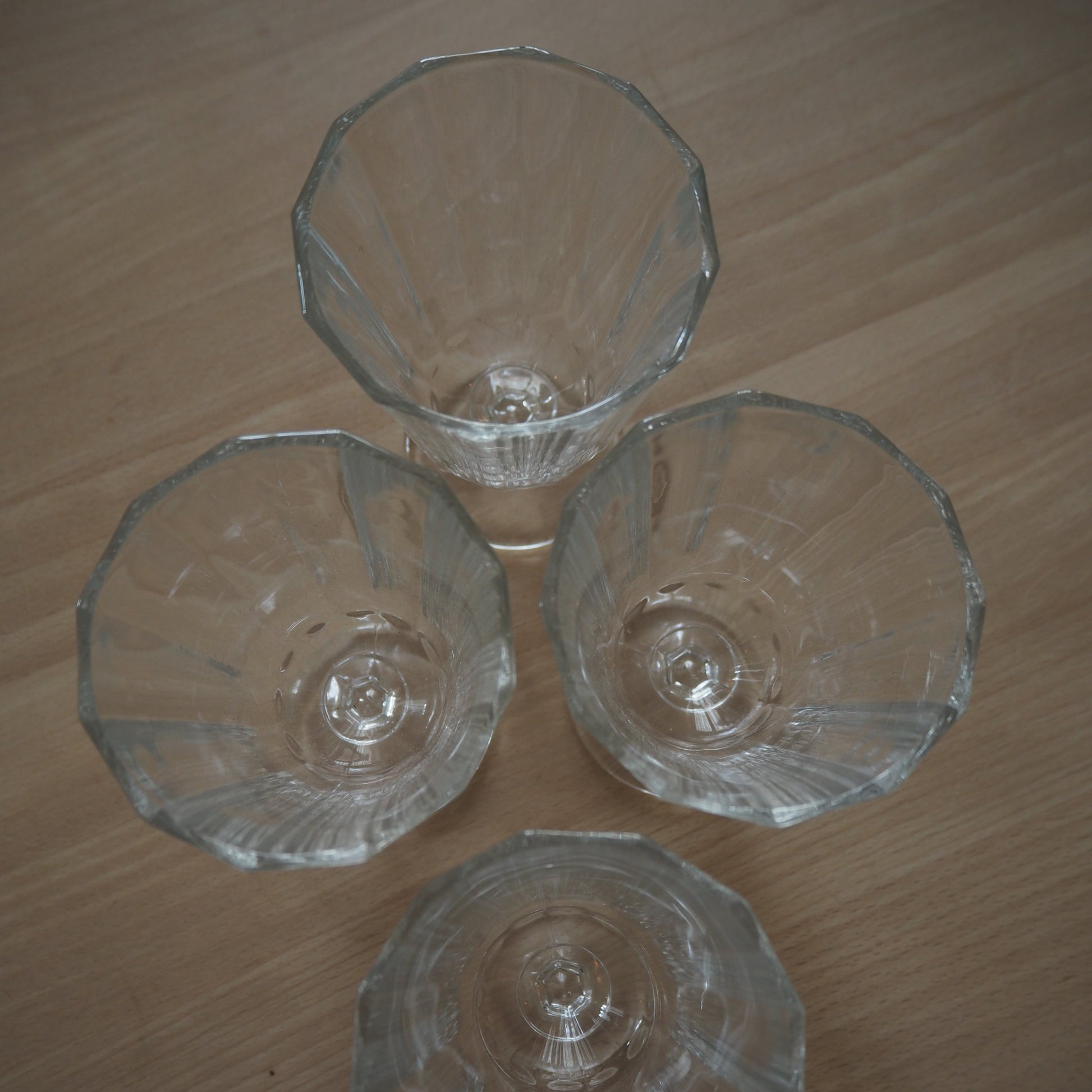 Vinglas m. rillet sider