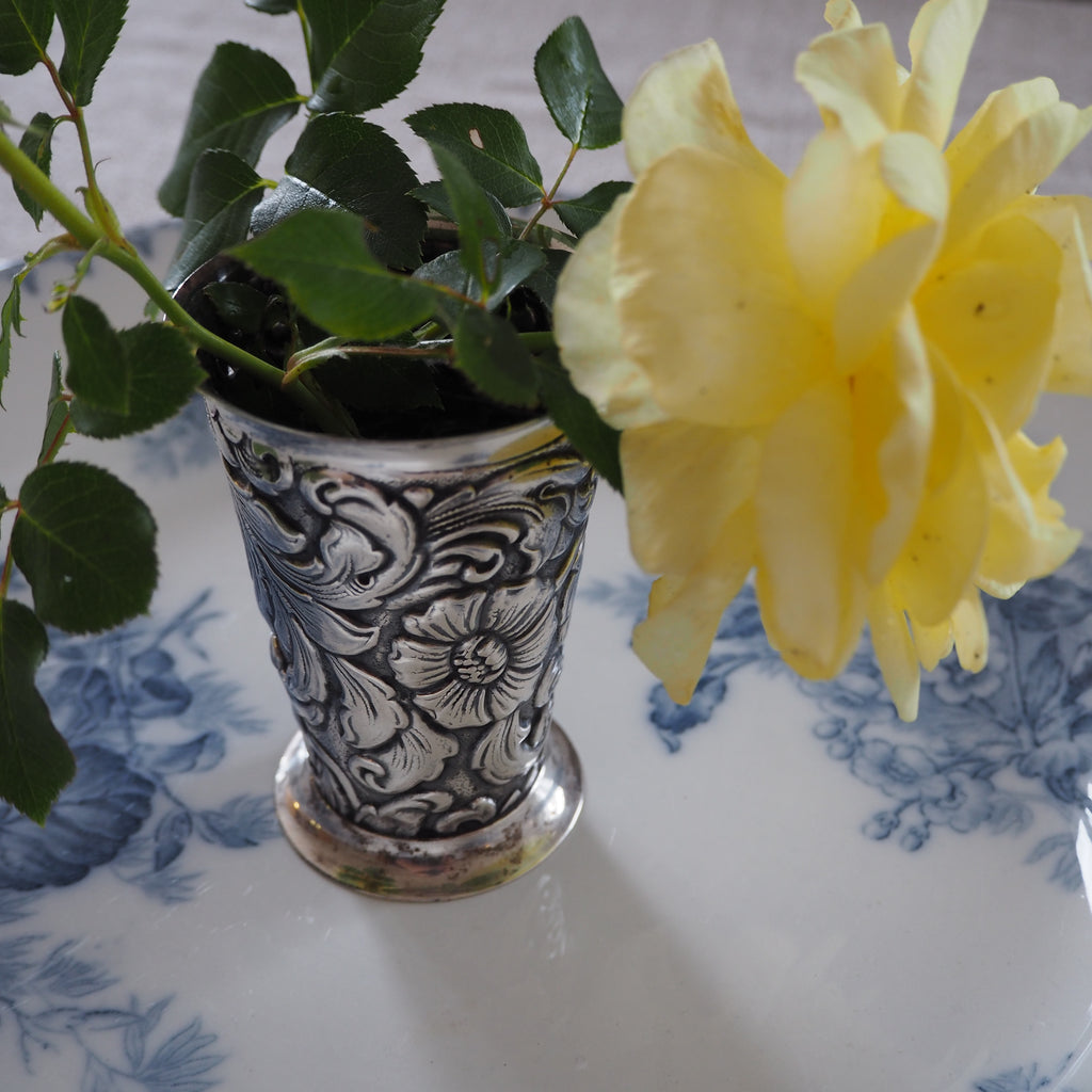 Sølvplet vase m. blomster