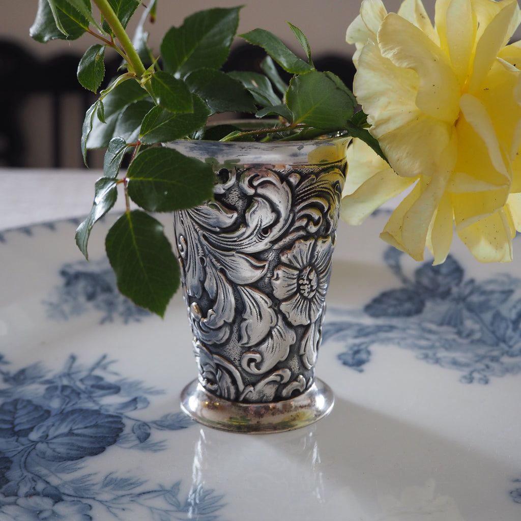 Sølvplet vase m. blomster