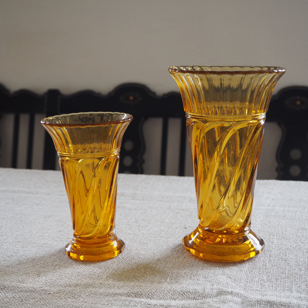 Ravfarvet Fyens Glasværk Skjold vase