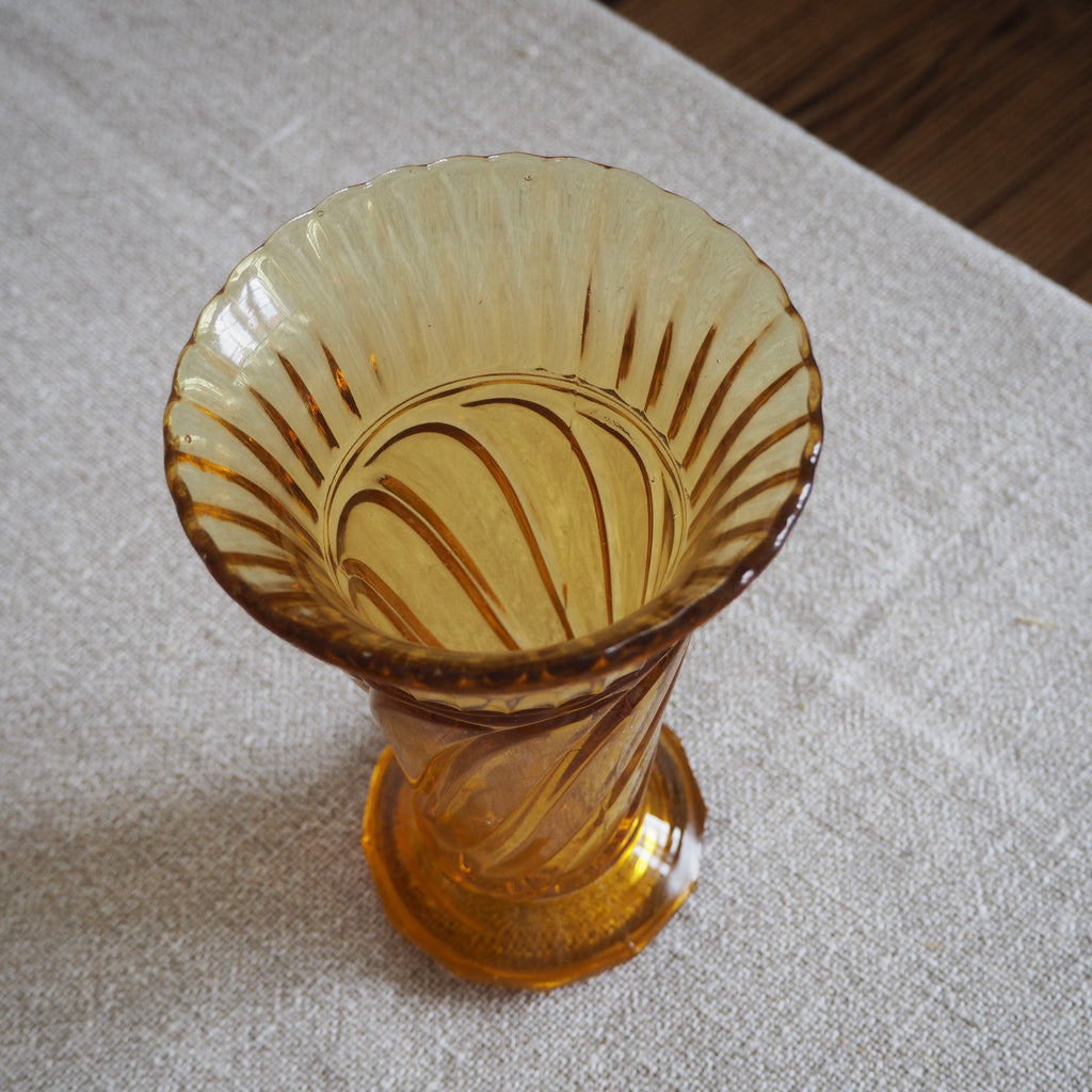 Ravfarvet Fyens Glasværk Skjold vase